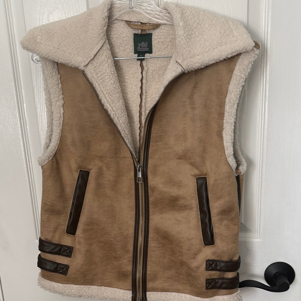 Wild Fable Cream and Tan Sherpa Vest